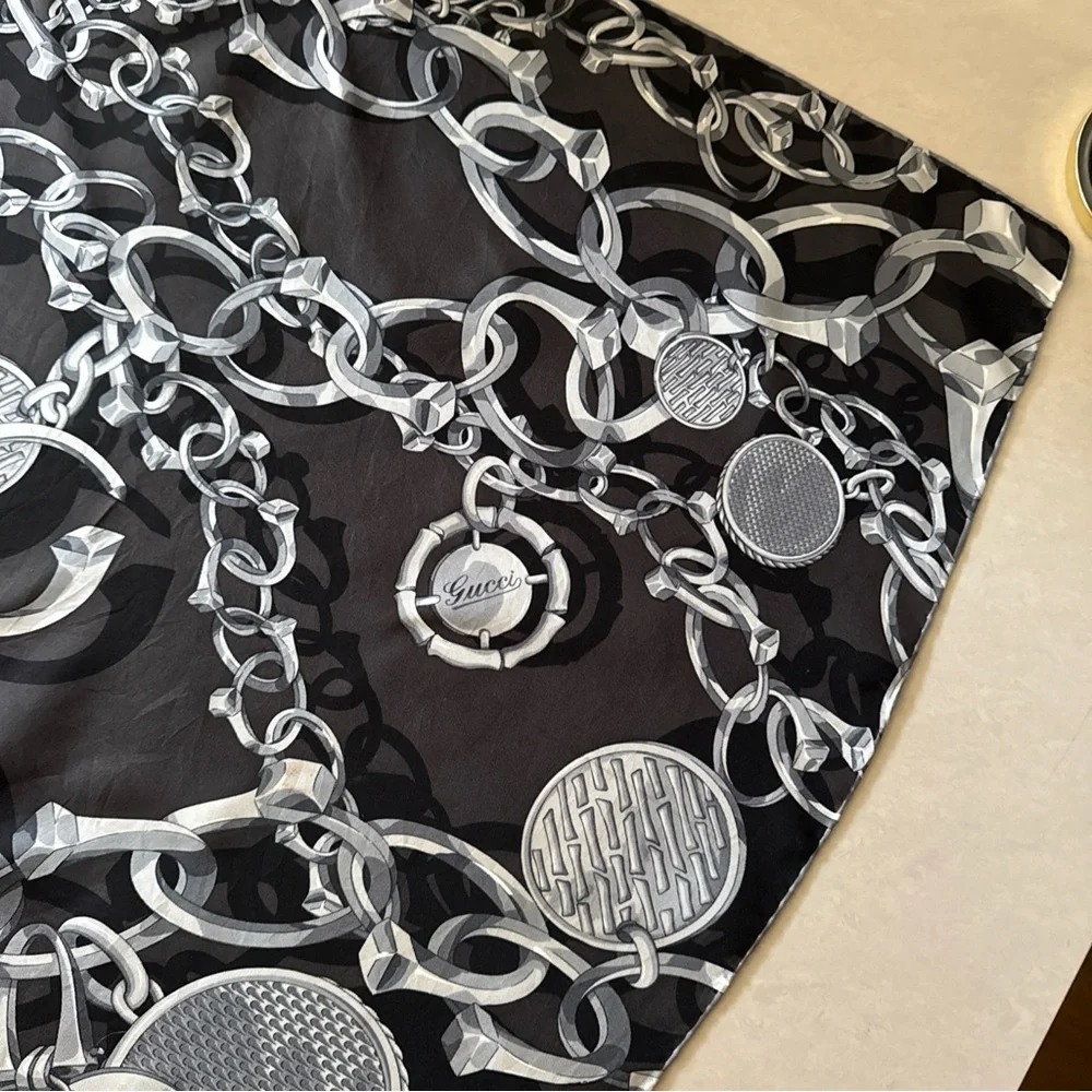 Gucci Dark Gray and Silver Chain Pattern Scarf - Picture 14 of 14